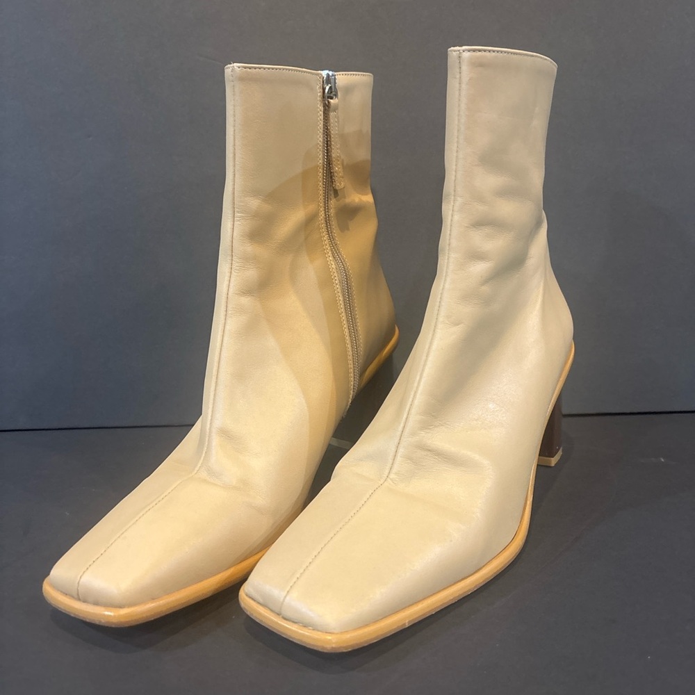 ALOHAS Light Cream Leather Square-Toe Ankle Booties